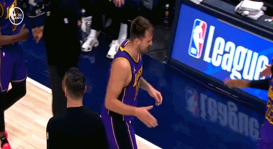 关于东契奇连续十场比赛得分超过最后时刻胜出,湖人不断突破!全场沸腾不已的信息 关于东契奇连续十场比赛得分超过最后时刻胜出,湖人不断突破!全场沸腾不已的信息