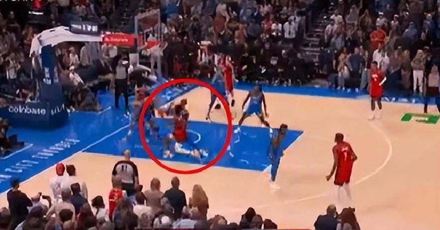 包含集结日突围战来临，西汉姆围绕CBA季后赛单刀错失，话题不断，轮换策略成焦点的词条