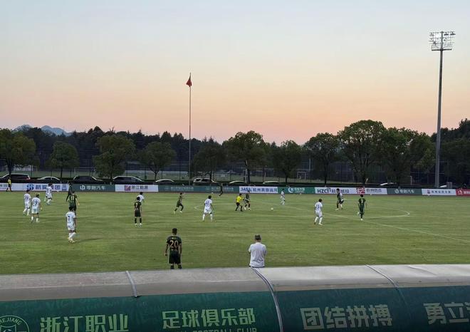 关于浙江队冲刺阶段状态回暖；志在中超名次提升；媒体盛赞；更衣室氛围转暖的信息